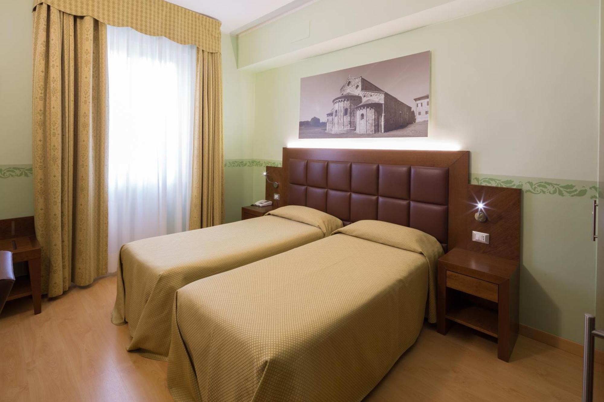 Hotel Terminus & Plaza Pisa Exterior photo